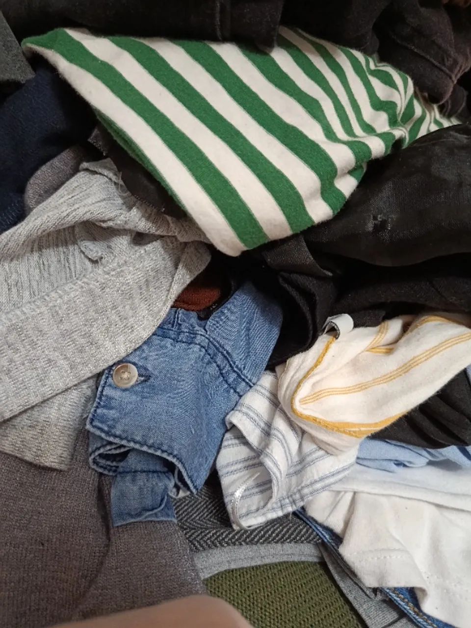Lote de roupas 100 peças + Brinde - Foto 2
