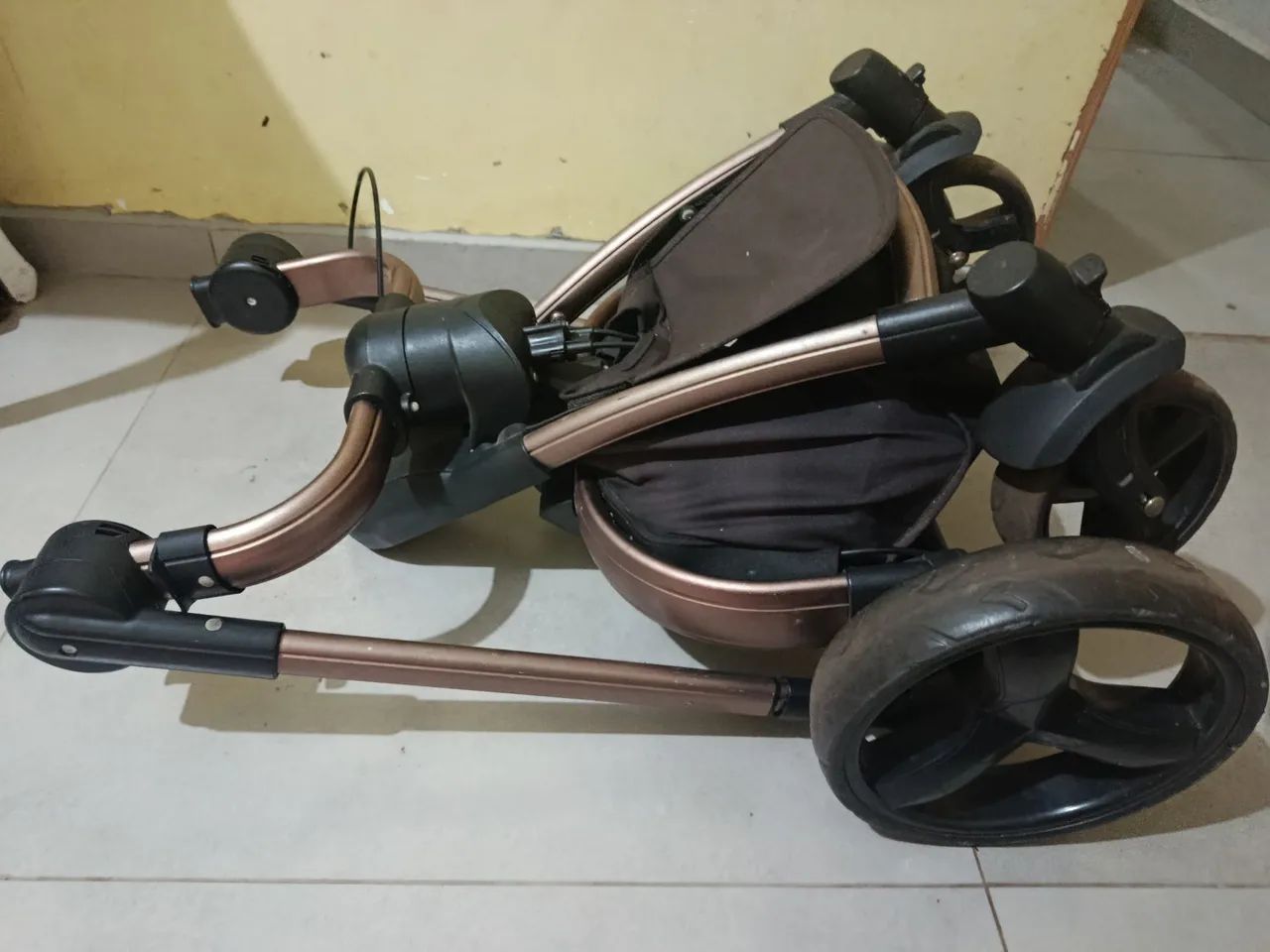 Carrinho de bebê 360 três rodas  - Foto 5