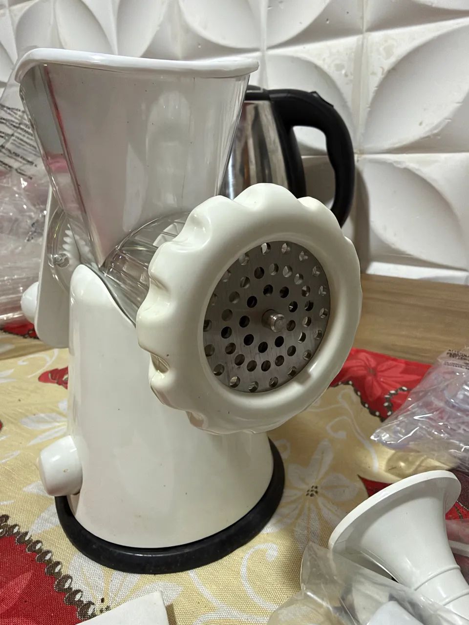 Moedor manual multifuncional para carnes e massas - Foto 2