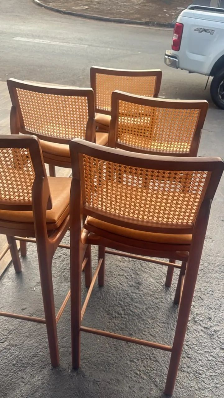 BANQUETAS DE MADEIRA MACIÇA COM TELINHA - PROMOÇÃO - Foto 4