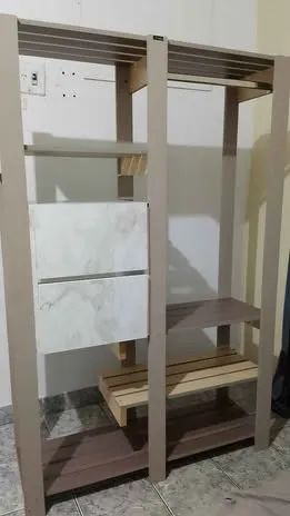 Guarda roupa aberto