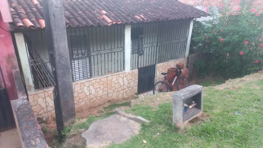 Vende-se uma casa 