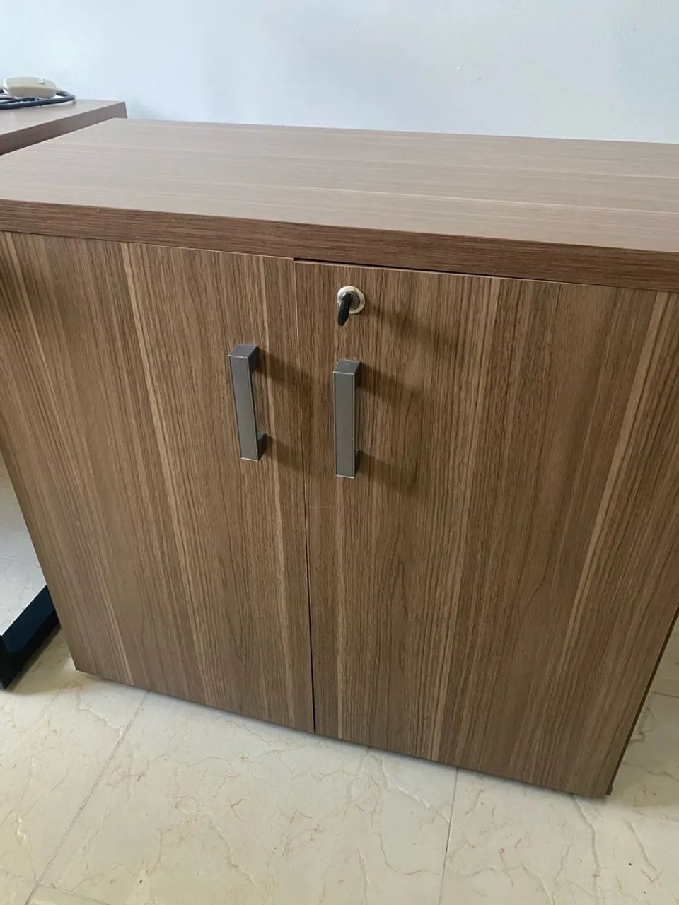 Mesa de escritório e armário  - Foto 5