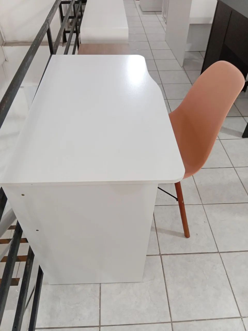 Mesa e cadeira fixa para home office - Foto 2