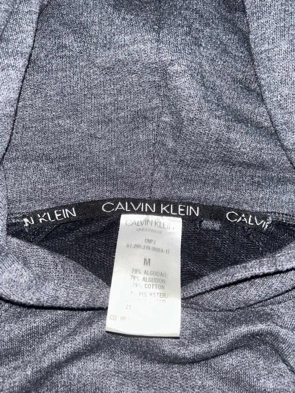 Moletom Calvin Klein tamanho M - Foto 2