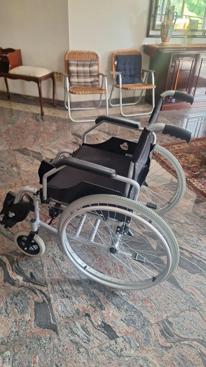 Cadeira de roda de alumínio 