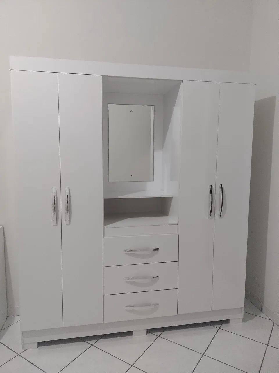 Guarda - Roupa Branco Com Espelho  - Foto 2