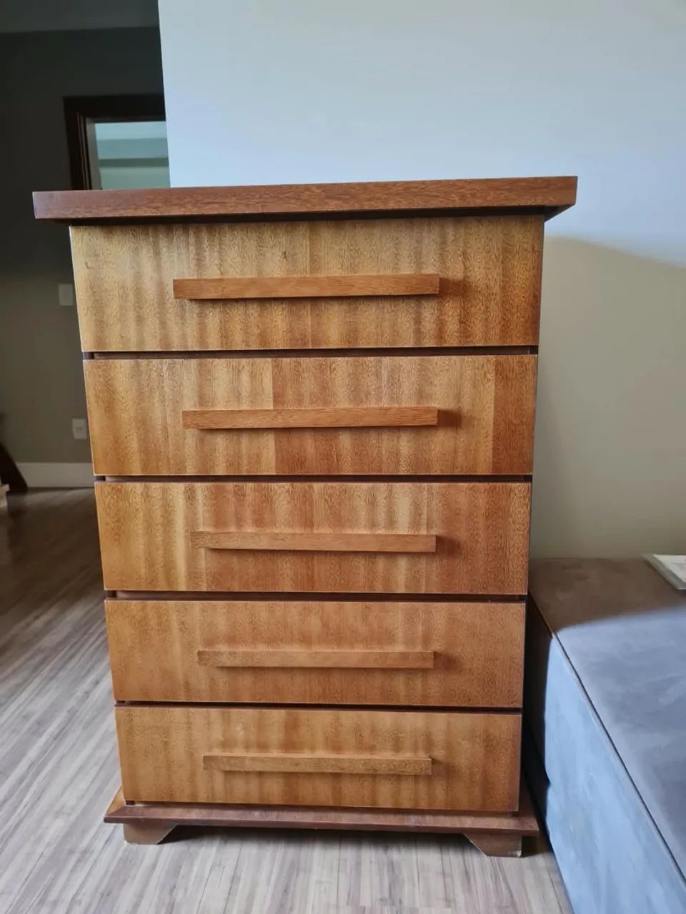 Cômoda 5 Gavetas MDF 80x48x118cm  - Impecável
