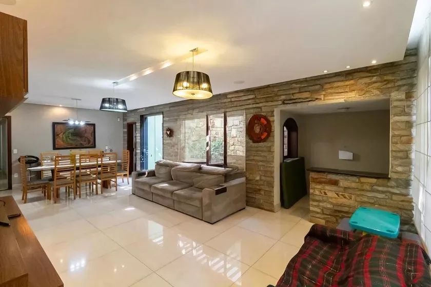 Casa à Venda - Ouro Preto, 4 Quartos, 241 m2