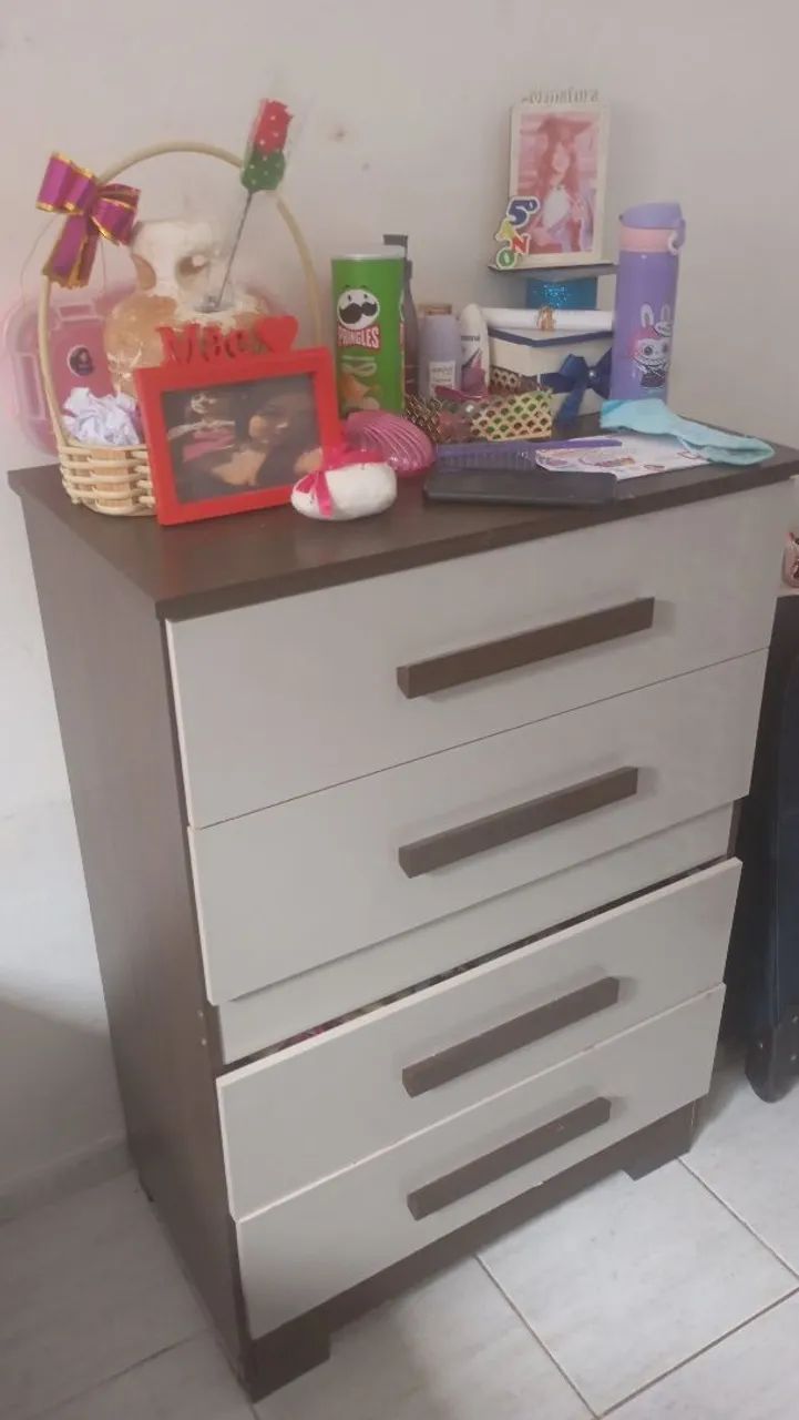 Vendo Cômoda com 4 gavetas em bom estado.  - Foto 2