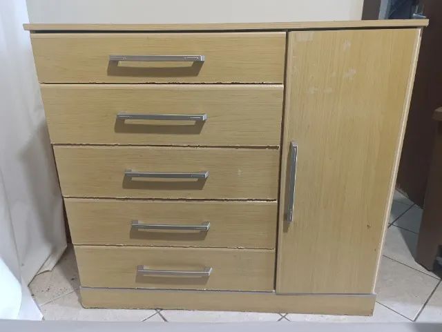 Cômoda 5 gavetas e 1 porta