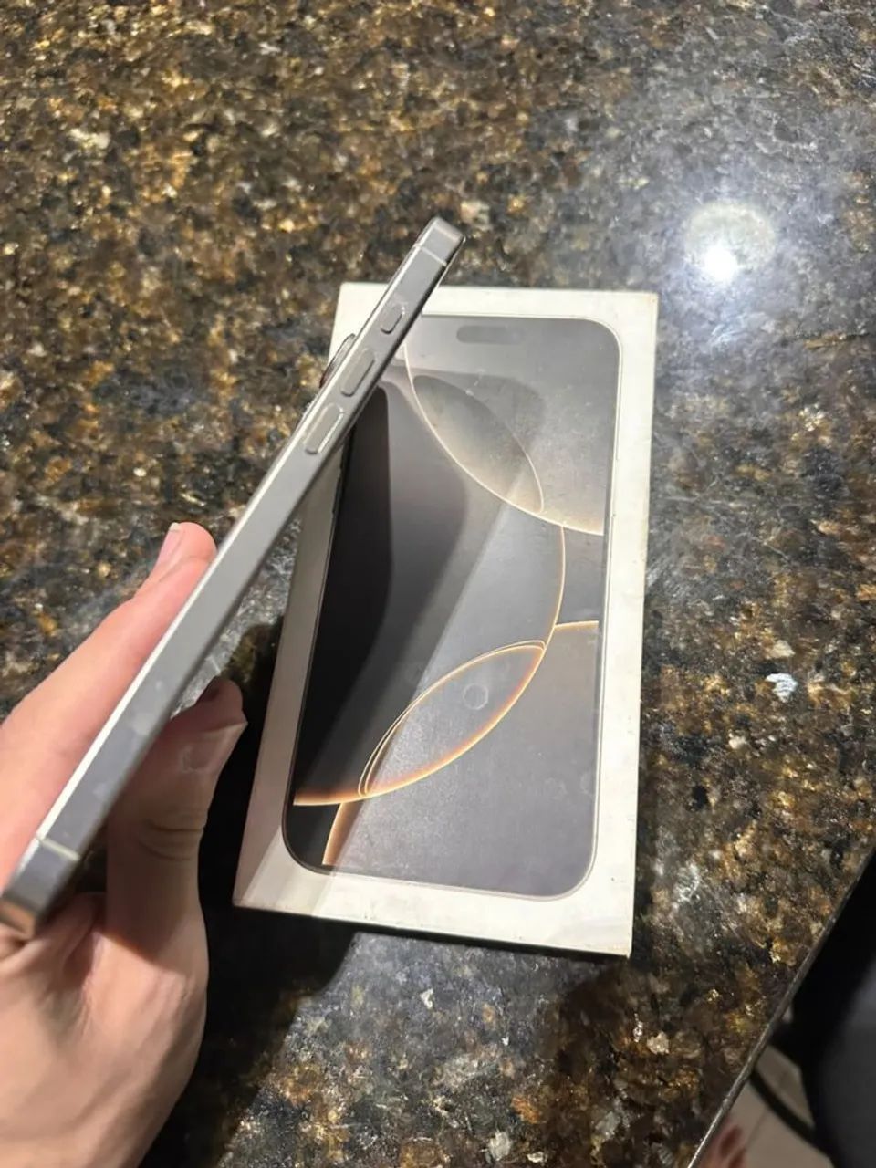 iPhone 16 Pro Max - 94% de bateria - Com caixa - Excelente estado - Foto 2