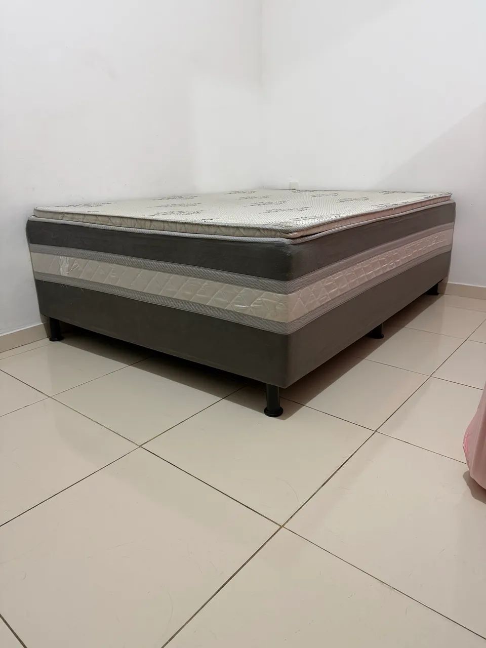Vendo cama box casal 