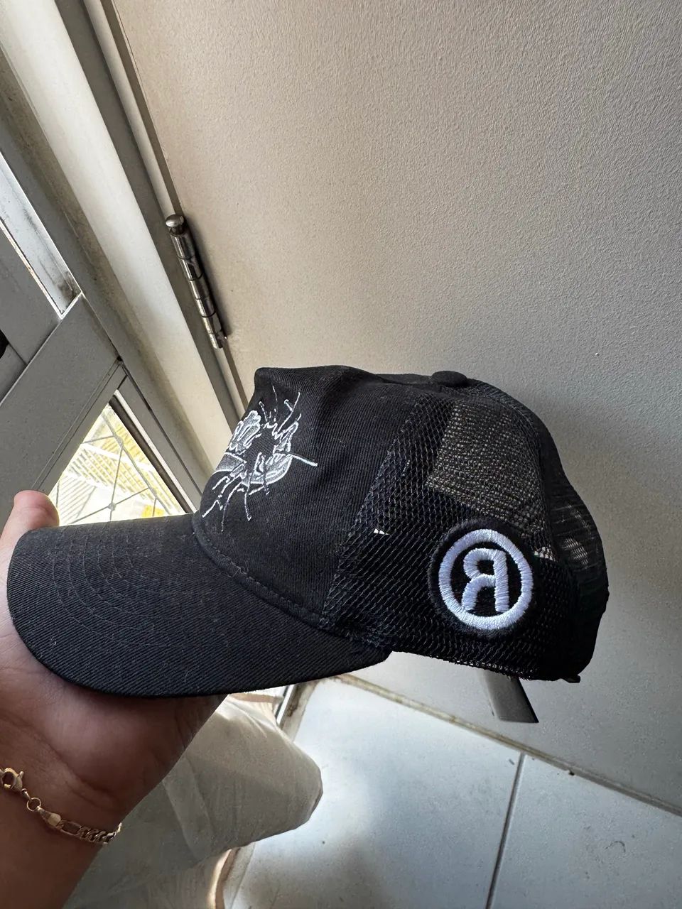 Boné Disturb Trucker ( preto )