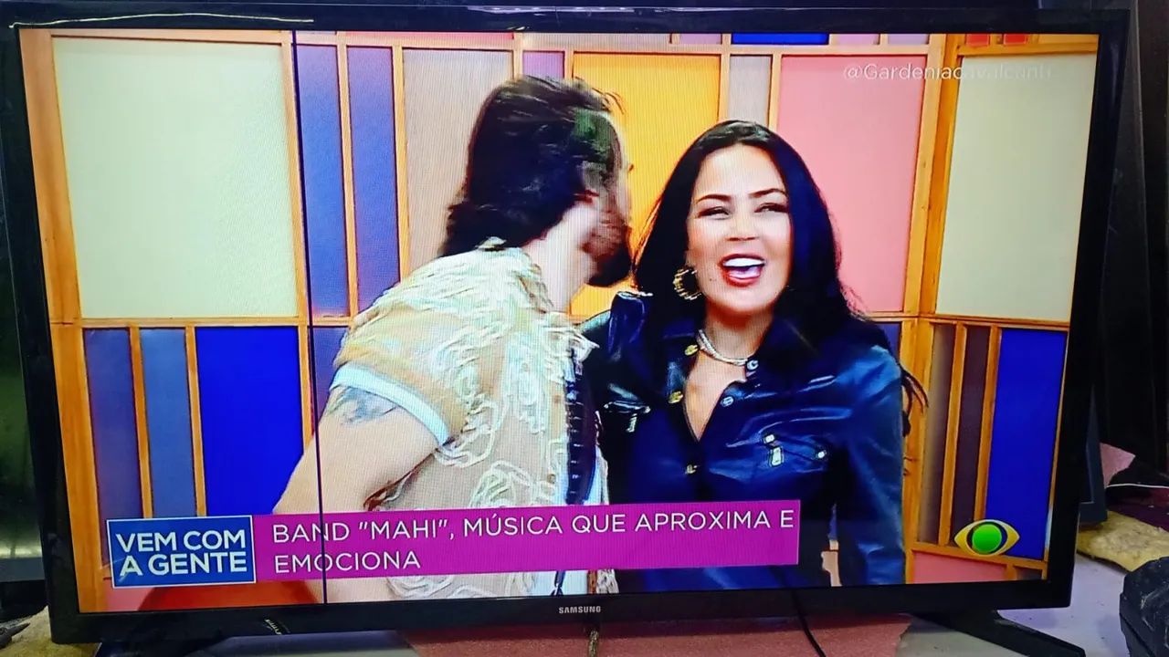 Smartv 32 polegadas funcionando perfeitamente 400 reais com linha na tela - Foto 2