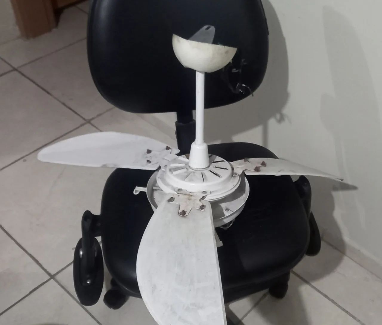3 Ventiladores de teto com seus controles.  - Foto 4
