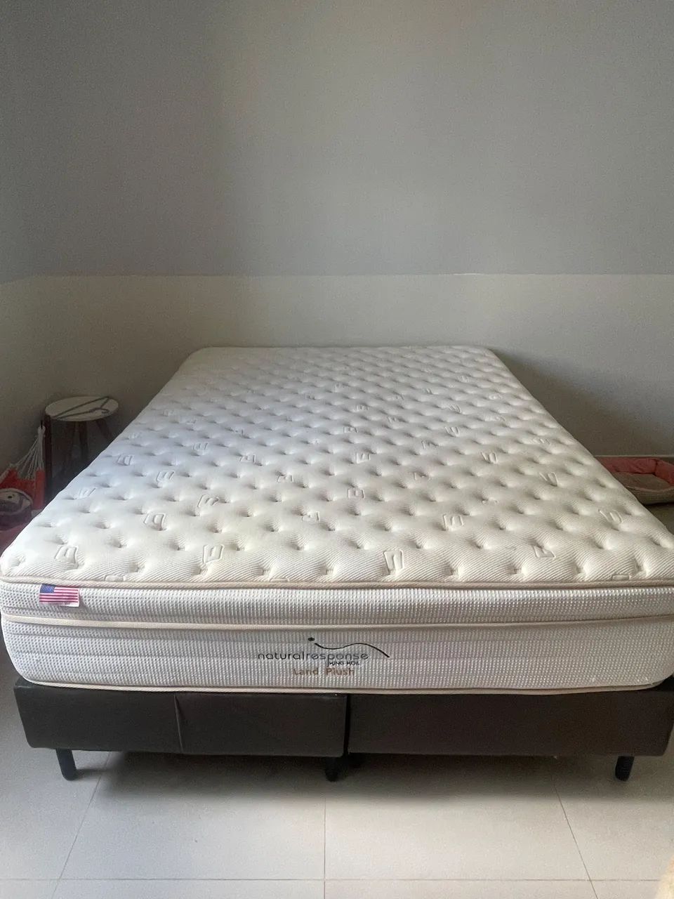 Cama Box Queen + Colchão King Koil de Molas Ensacadas - Foto 4