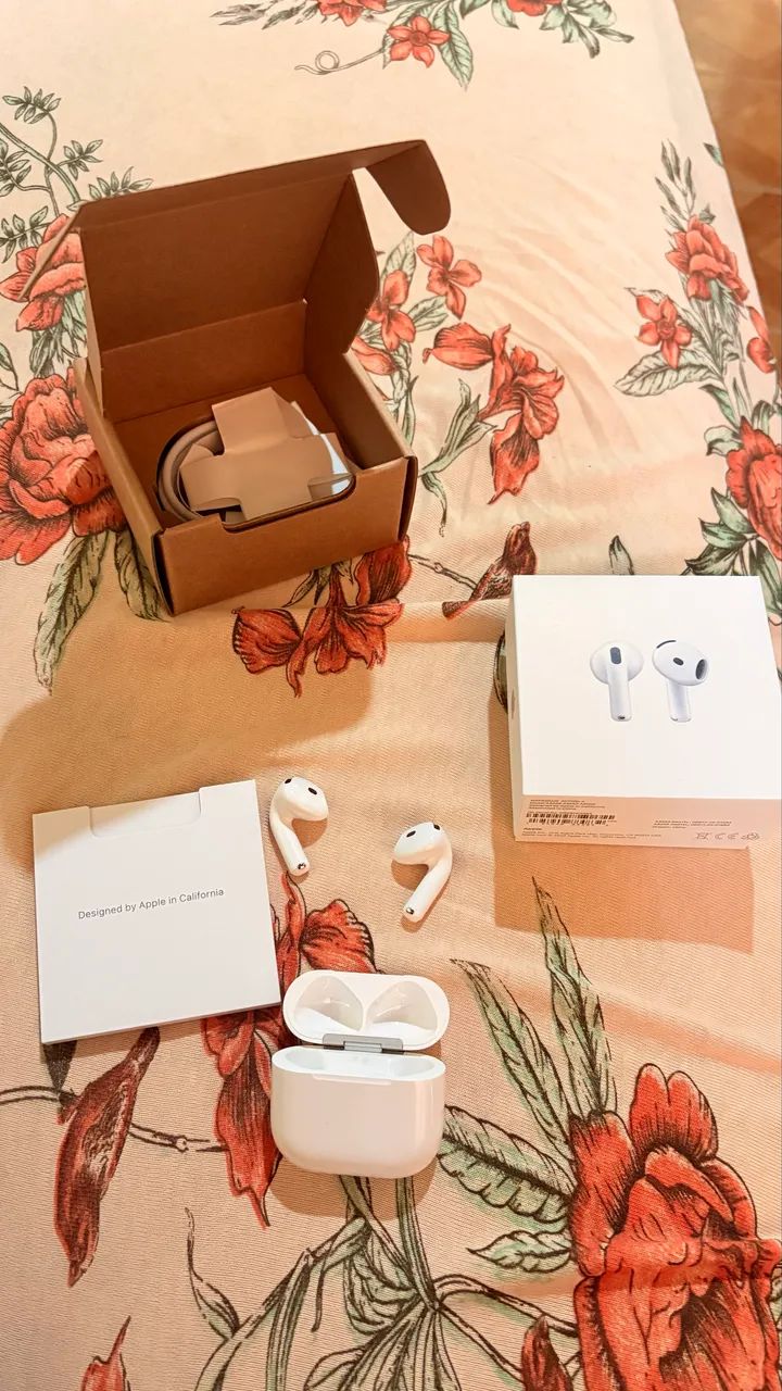 AirPods 4 美品 Apple アップル 純正 AirPods 4 エアポッズ4 エアーポッズ4 アクティブ