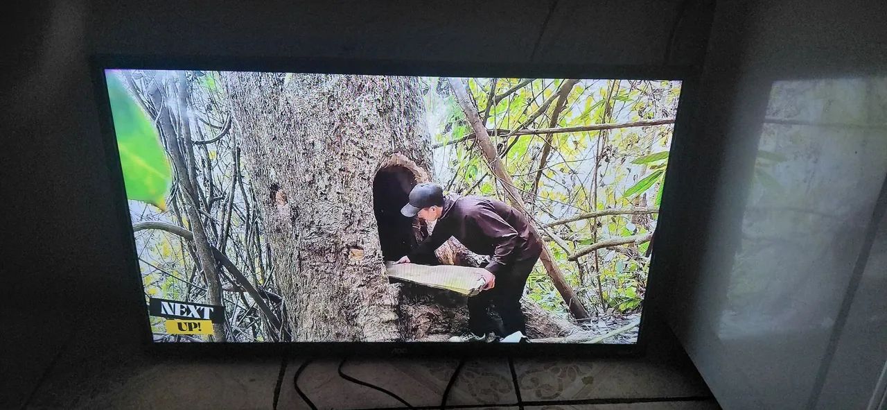 Vendo a TV AOC roku de 32 polegadas funciona tudo certinho - Foto 5