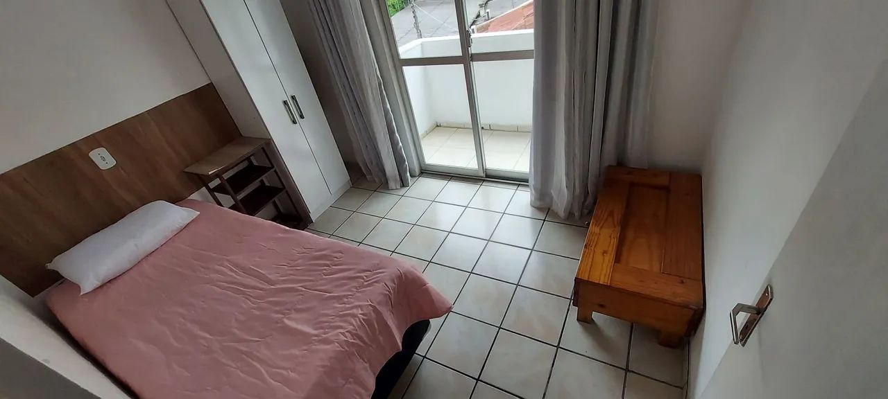 Alugo quarto R$1.500,00