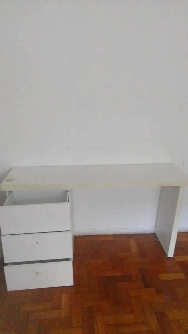 Mesa branca com 3 gavetas - Foto 3