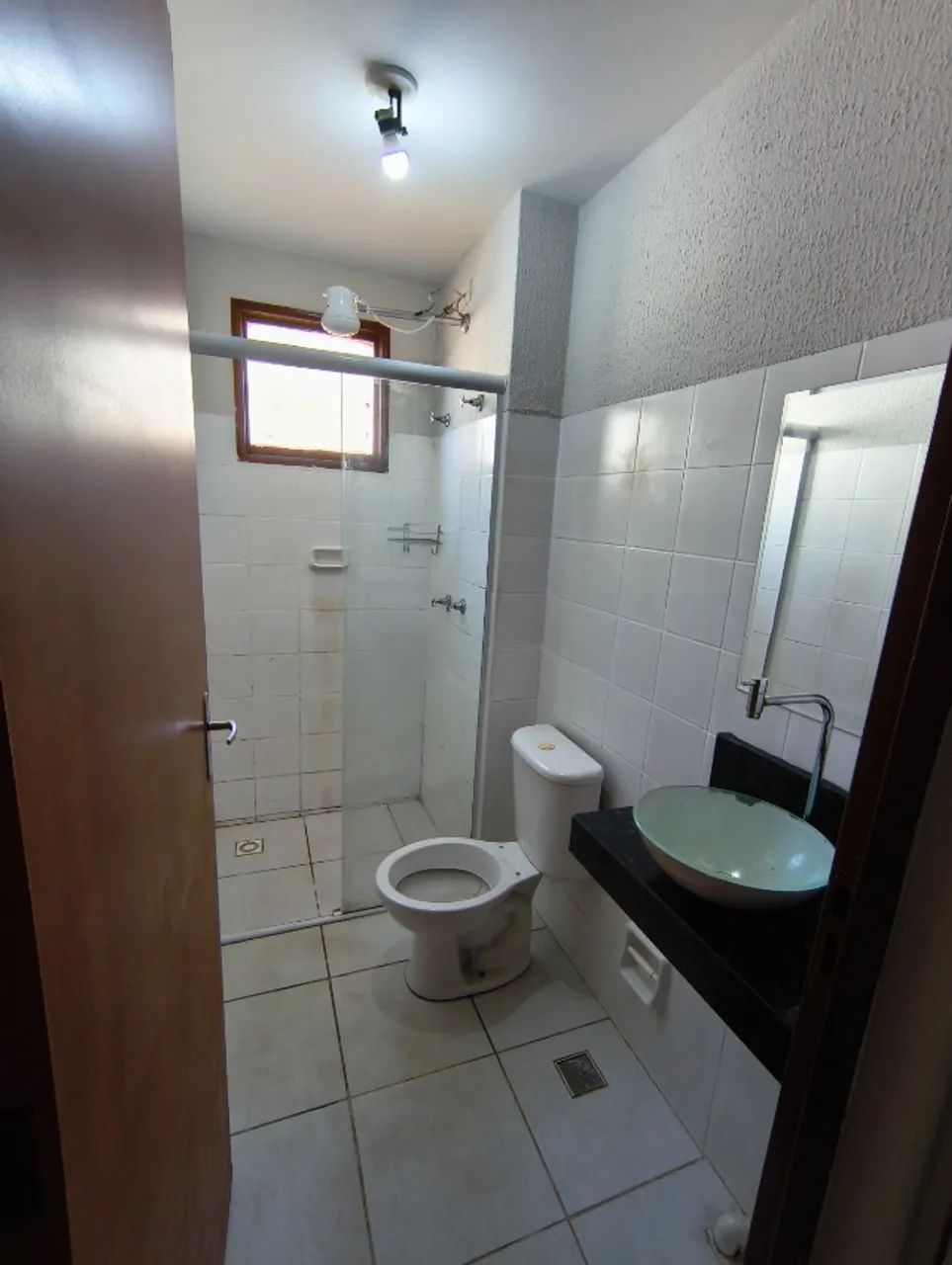 Apto. Res. São Jorge no primeiro andar com armários, 2 quartos - Foto 2