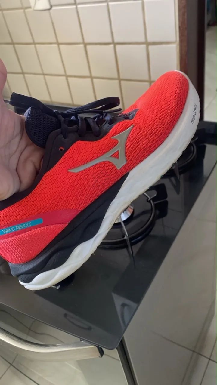 Tênis wave revolt mizuno feminino usado