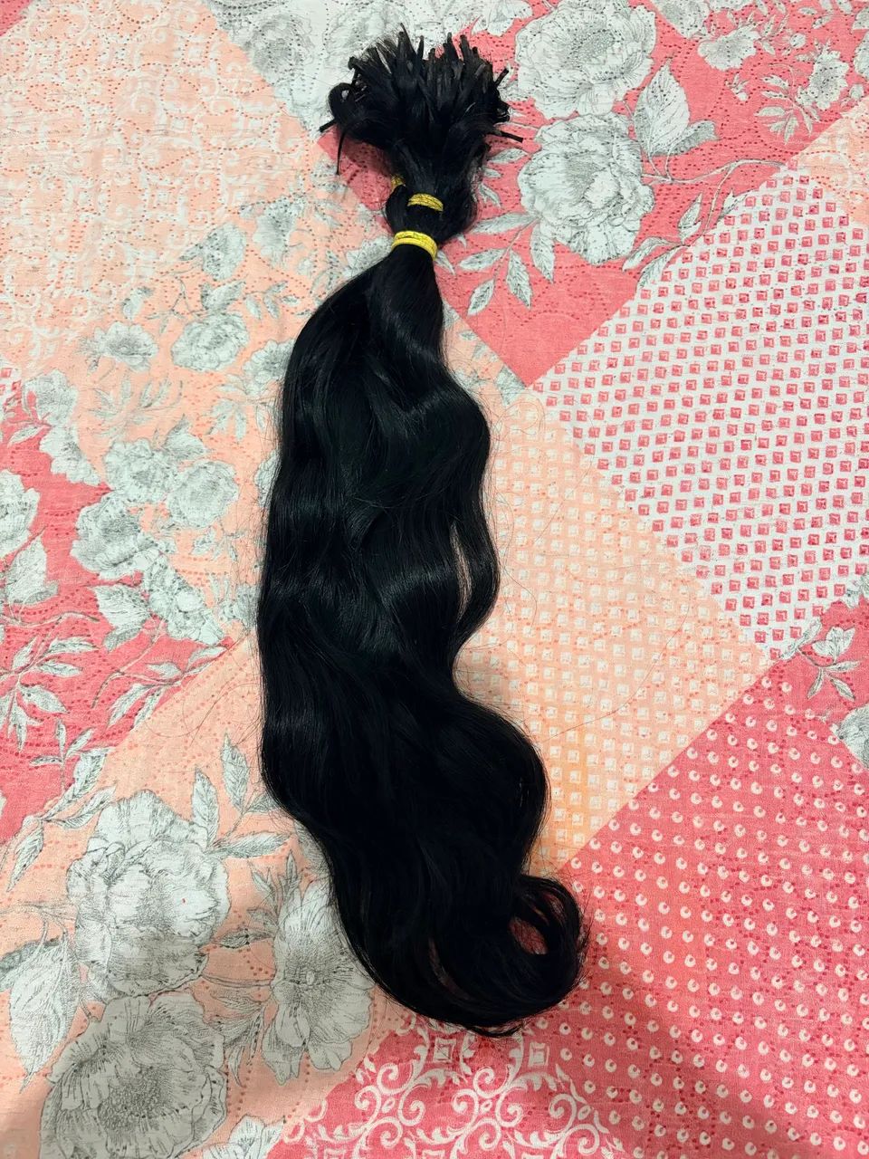 Cabelo humano peruano 200 gramas e 60 cm de comprimento.