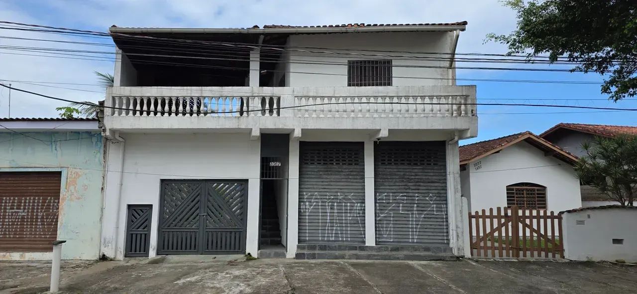 Casa com Salão Comercial em Avenida em Itanhaém Litoral Sul de SP