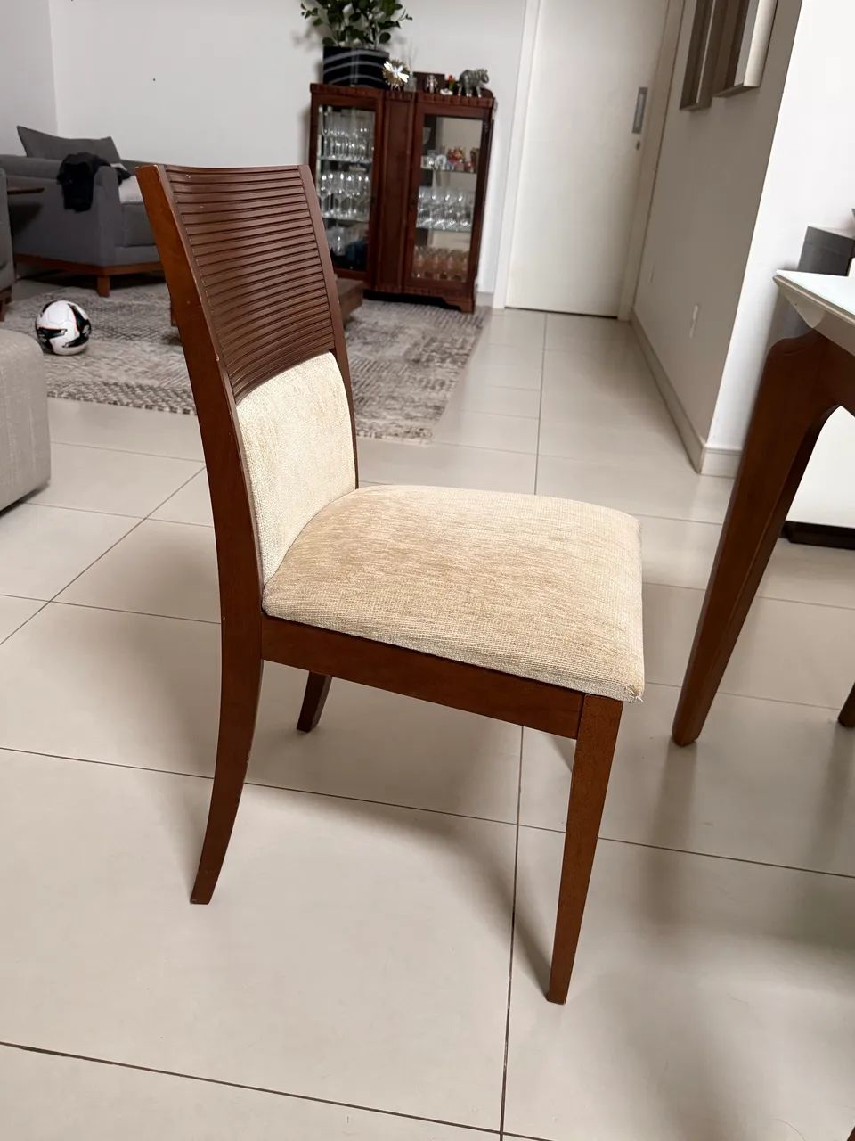 Vendo mesa de jantar com 8 cadeiras  - Foto 5