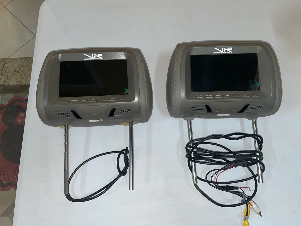 encosto de cabeça com monitor automotivo 