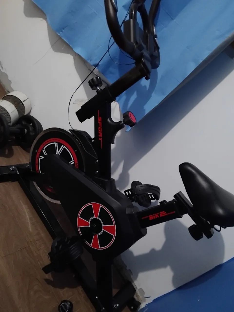 Bicicleta ergometrica spinning 8 kg preta - Foto 3