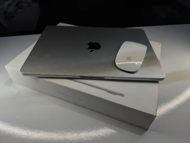 MacBook Air 2025 + Magic Mouse
