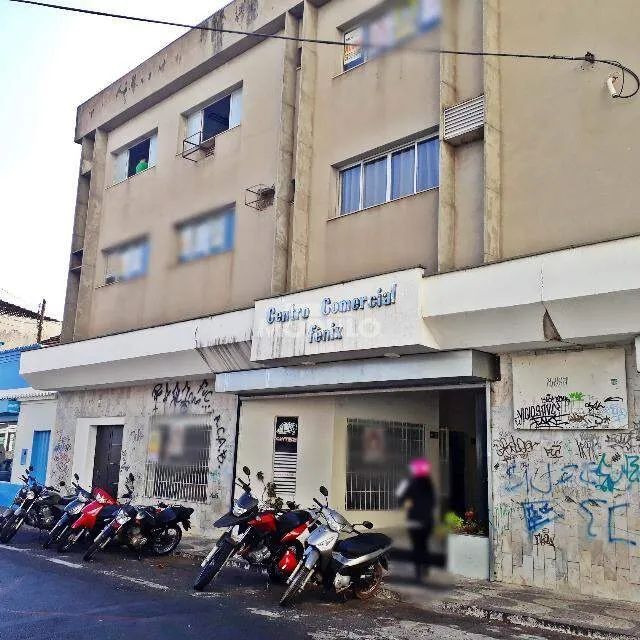 Sala comercial disponível para locação no Centro.