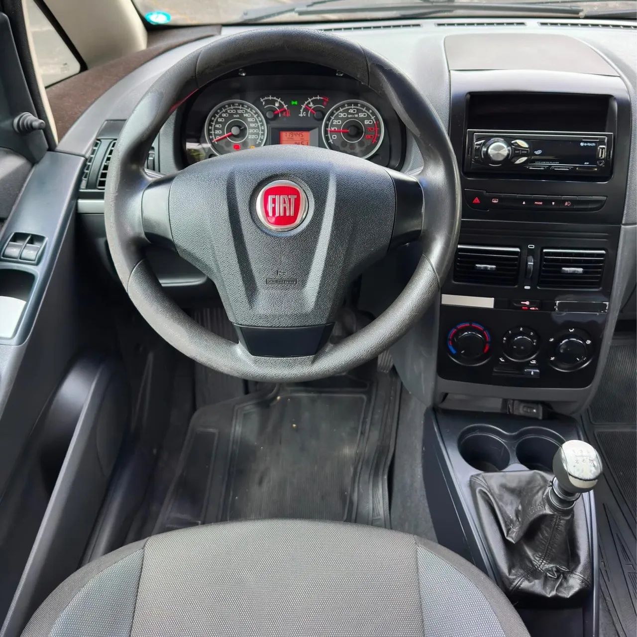 Fiat Idea Attractive 1.4 Fire Flex 8V 5P 2013 - Foto 4