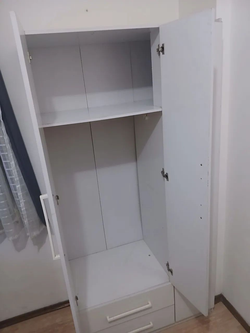 Guarda-Roupa Solteiro 4 Portas e 2 Gavetas Branco  - Foto 2