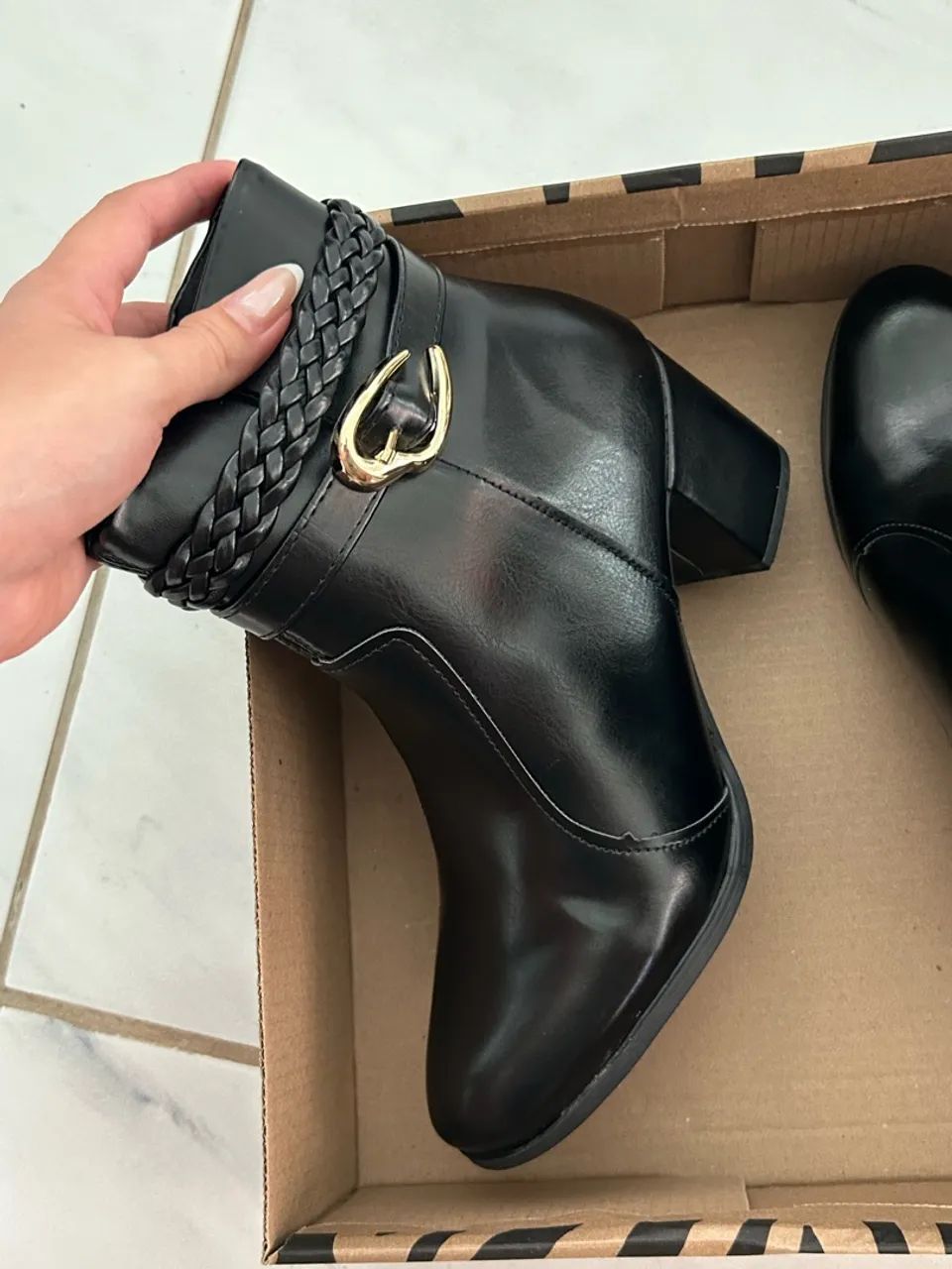 Vende - se bota cano médio  - Foto 3