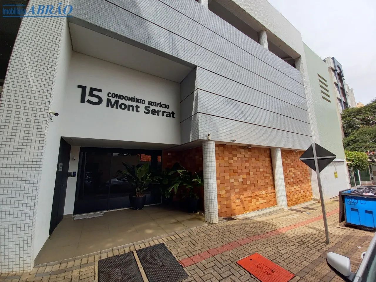 Apartamento Padrão para alugar em Zona 07, Maringá-PR