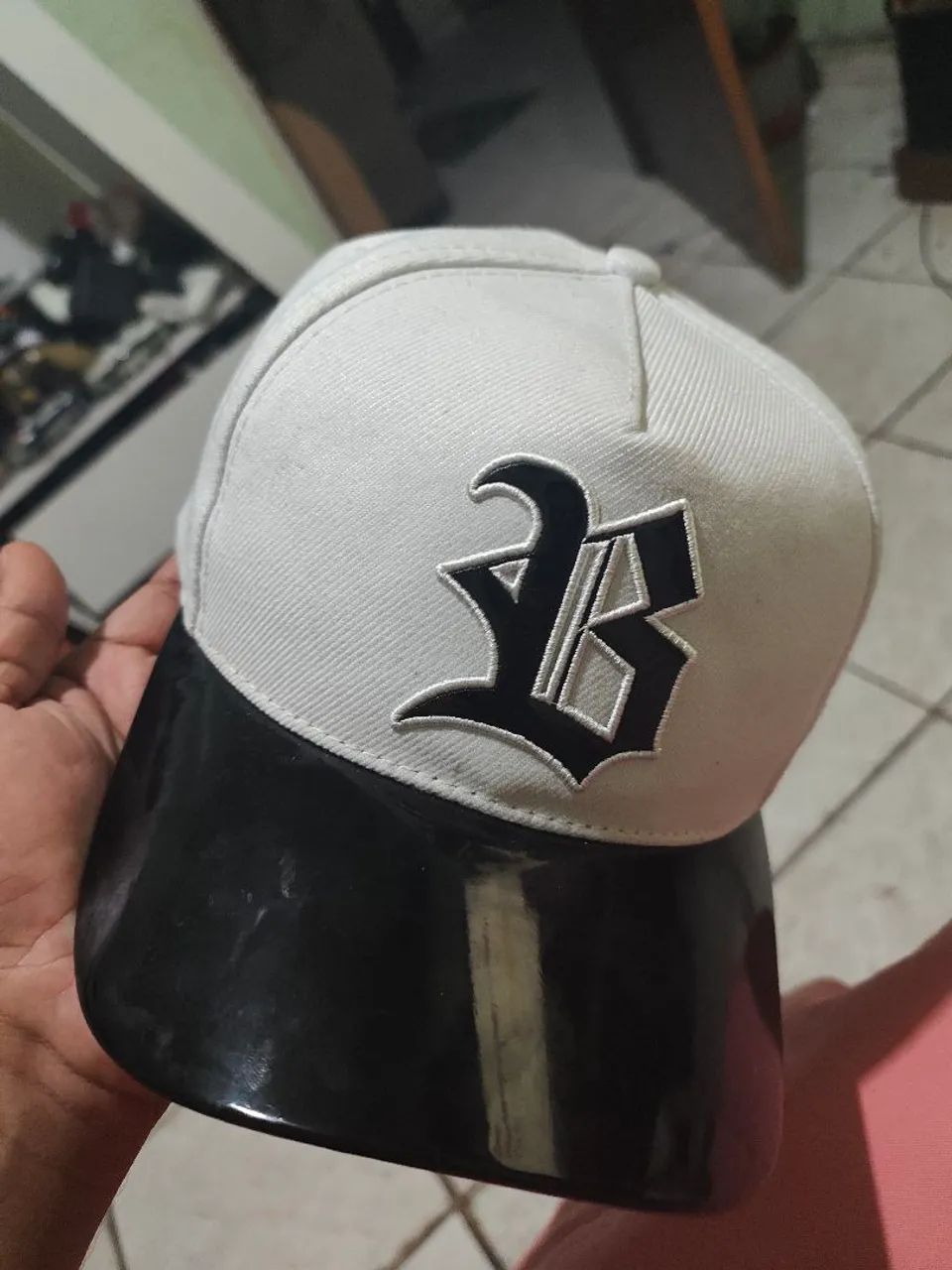 Boné Black branco aba silicone pouco usado  - Foto 3