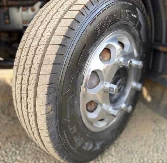 Mb Accelo 815 4x2 - 2012 baú  - Foto 10