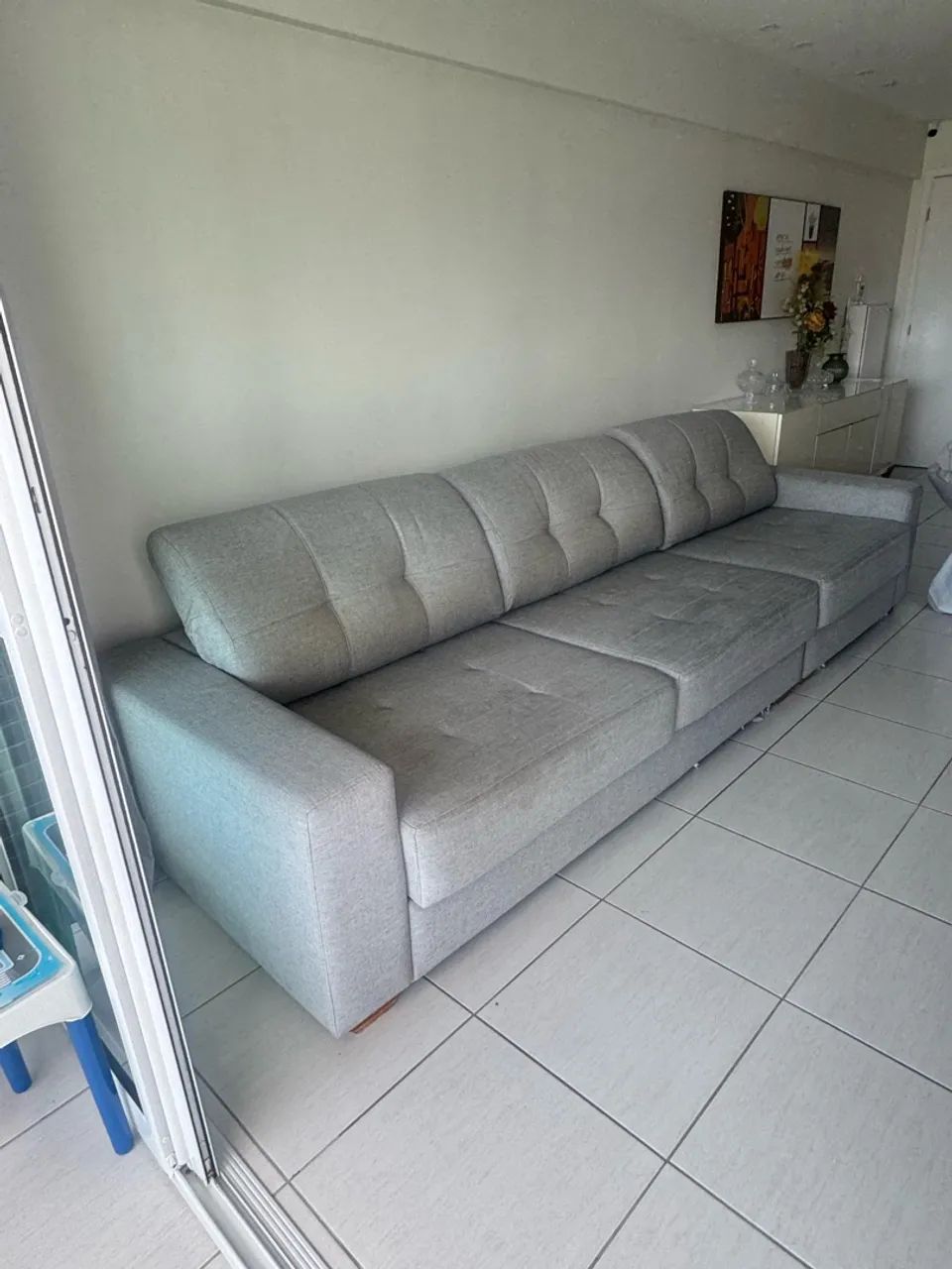 Sofá cinza retrátil de 3 lugares - confortável e versátil. - Foto 2