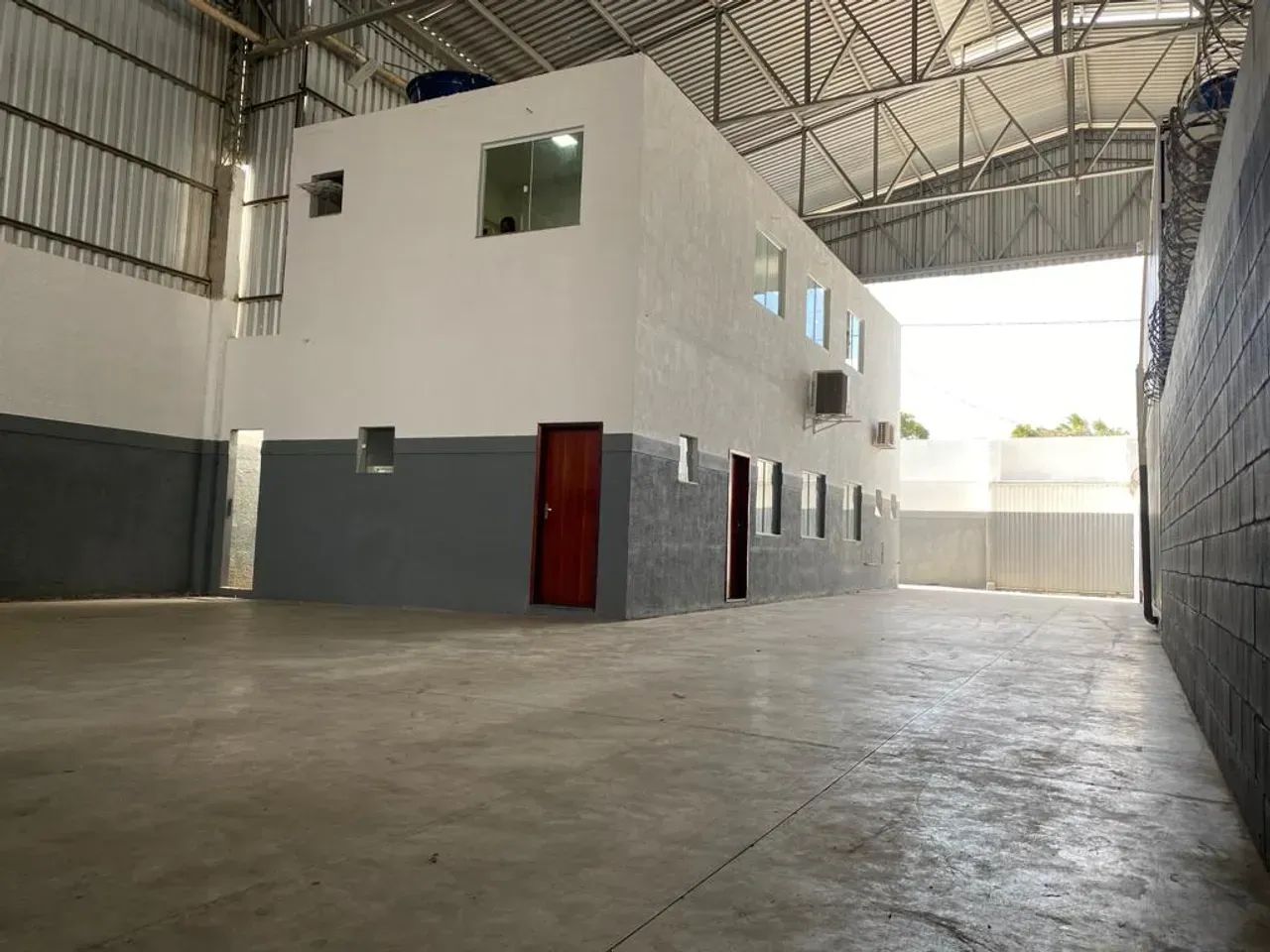 Imóvel para aluguel com 678 metros quadrados com 3 salas