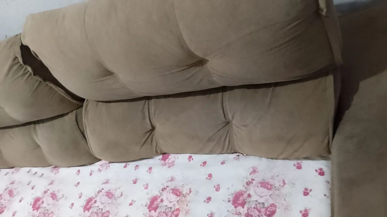 Sofá grande e mesa pequena de mármore com a base  - Foto 3