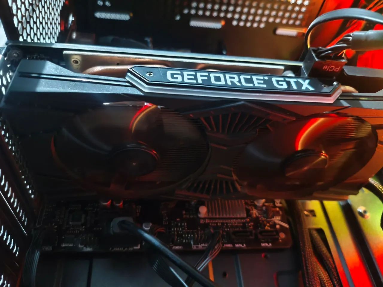 GTX 1660 SUPER - Foto 2