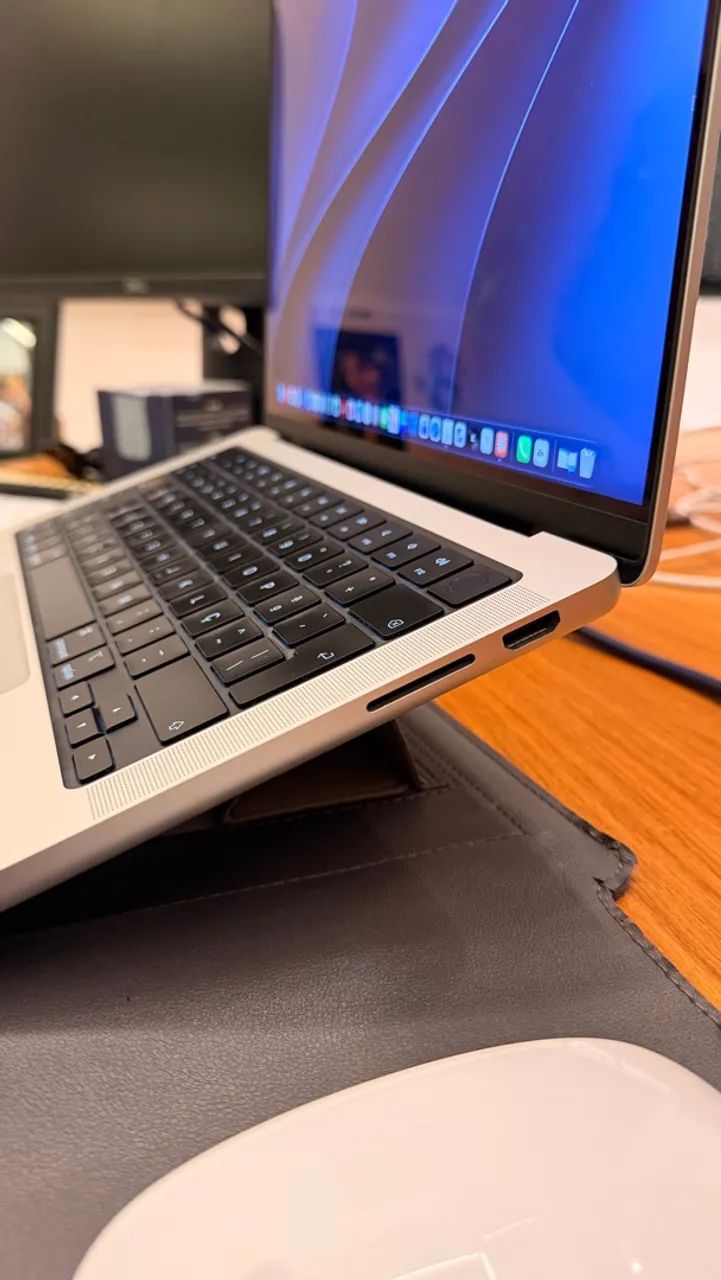MacBook Pro m3 14 polegadas 8GB memória, cor cinza  - Foto 2