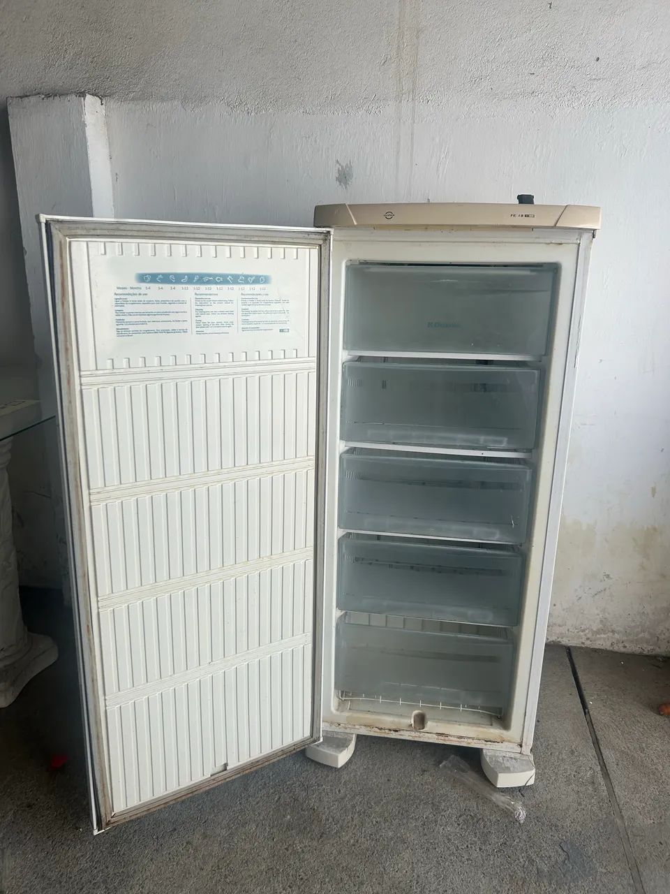 Freezer vertical Eletrolux 