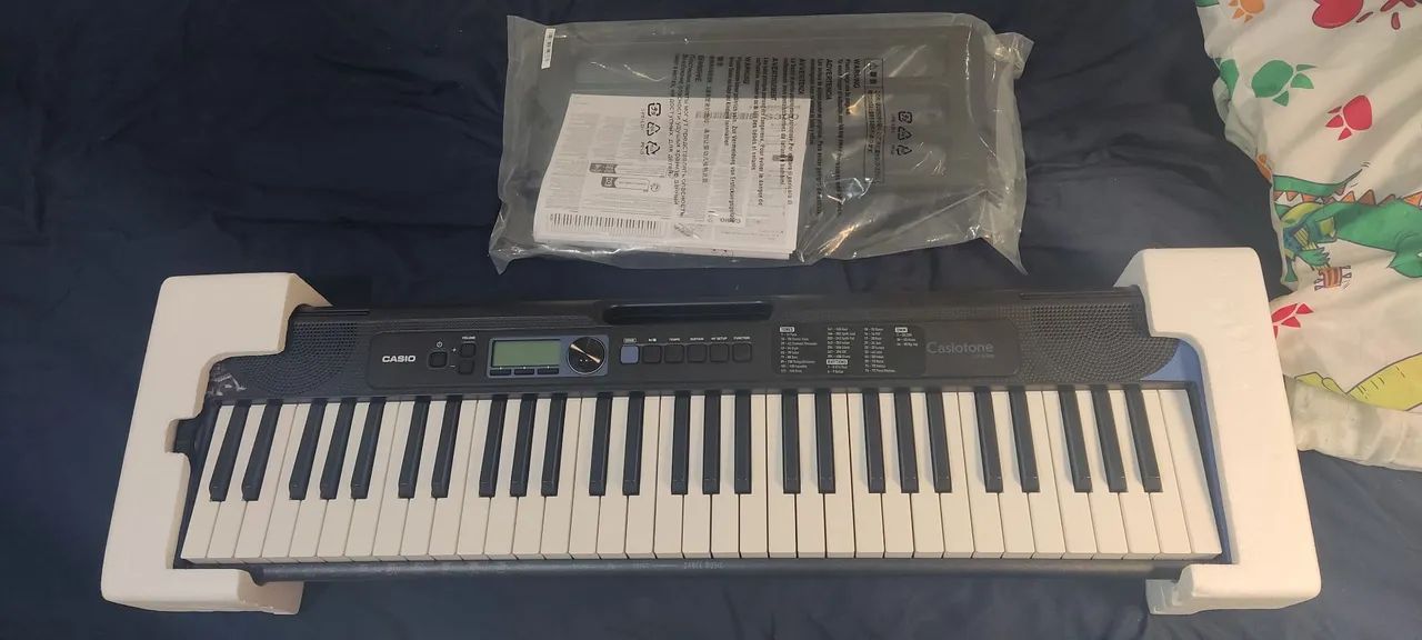 Teclado Cassiotone CTS 300 Semi novo com pedal e suporte