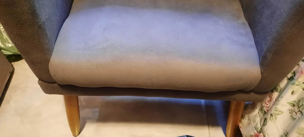 Cadeira de sala CINZA com puf de brinde - Foto 4