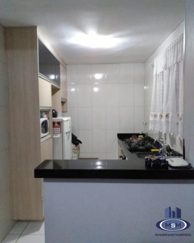 Apartamento 2 dormitórios com cozinha planejadas.