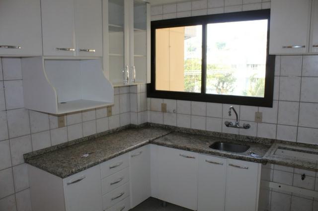 18317 - Apartamento com 3 dormitórios, sendo 1 suíte - 95 m²Centro - Foto 9
